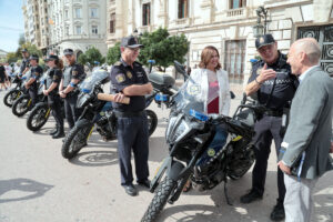 La alcaldesa de València, María José Catalá, asiste a la presentación de las nuevas motocicletas de la Policía Local de València
